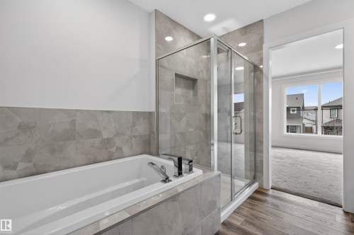 2937 Coughlan Green, Edmonton, AB - Indoor Photo Showing Bathroom