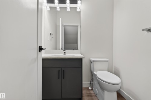 2937 Coughlan Green, Edmonton, AB - Indoor Photo Showing Bathroom