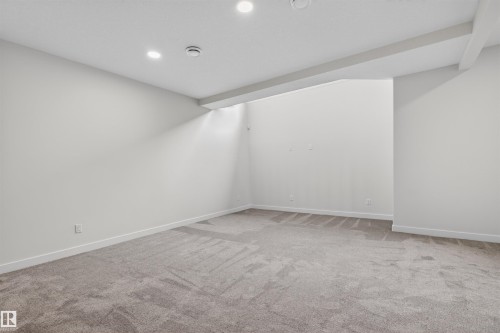 2937 Coughlan Green, Edmonton, AB - Indoor Photo Showing Other Room