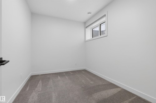 2937 Coughlan Green, Edmonton, AB - Indoor Photo Showing Other Room