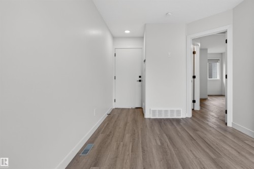 2937 Coughlan Green, Edmonton, AB - Indoor Photo Showing Other Room