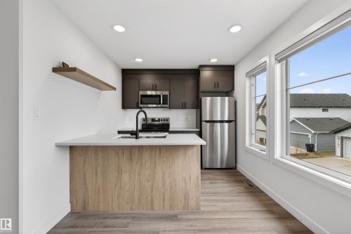 2937 Coughlan Green, Edmonton, AB - Indoor Photo Showing Kitchen