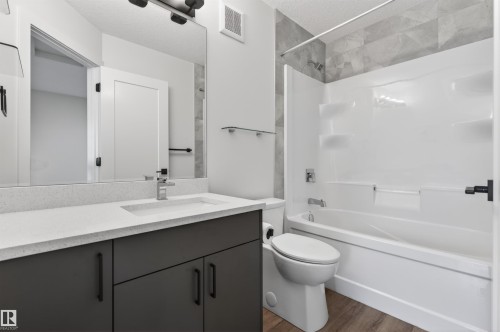 2937 Coughlan Green, Edmonton, AB - Indoor Photo Showing Bathroom