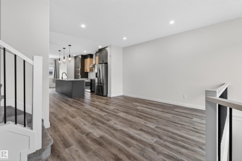 2937 Coughlan Green, Edmonton, AB - Indoor Photo Showing Other Room