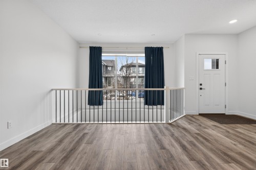2937 Coughlan Green, Edmonton, AB - Indoor Photo Showing Other Room