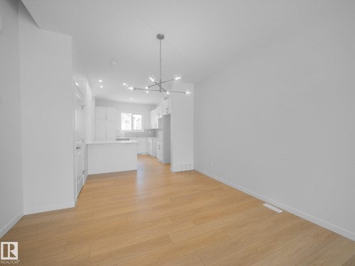 1032 14 Avenue, Edmonton, AB - Indoor