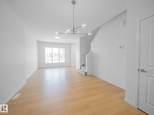 1032 14 Avenue, Edmonton, AB - Indoor Photo Showing Other Room