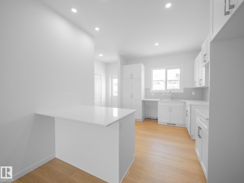 1032 14 Avenue, Edmonton, AB - Indoor