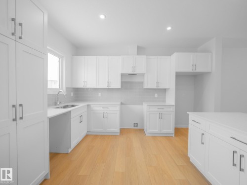 1032 14 Avenue, Edmonton, AB - Indoor Photo Showing Kitchen With Double Sink