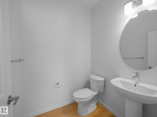 1032 14 Avenue, Edmonton, AB - Indoor Photo Showing Bathroom