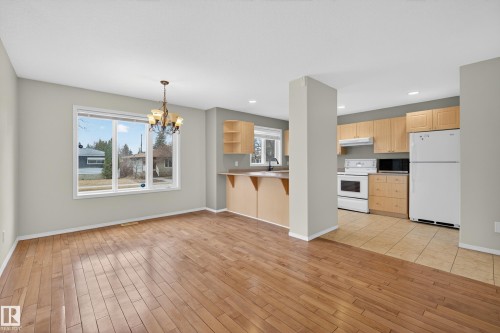 8721 88 Avenue, Edmonton, AB - Indoor Photo Showing Kitchen