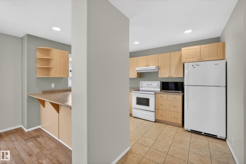 8721 88 Avenue, Edmonton, AB - Indoor Photo Showing Kitchen