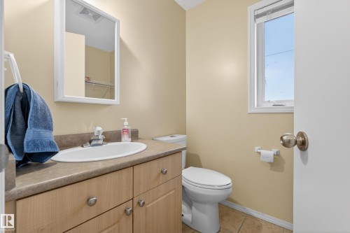 8721 88 Avenue, Edmonton, AB - Indoor Photo Showing Bathroom