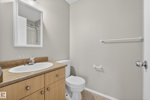 8721 88 Avenue, Edmonton, AB - Indoor Photo Showing Bathroom