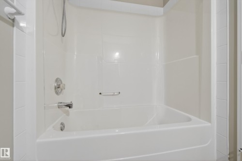 8721 88 Avenue, Edmonton, AB - Indoor Photo Showing Bathroom