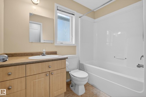 8721 88 Avenue, Edmonton, AB - Indoor Photo Showing Bathroom
