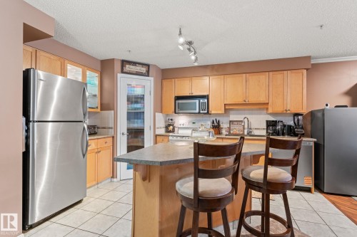 203 8909 100 Street, Edmonton, AB - Indoor Photo Showing Kitchen