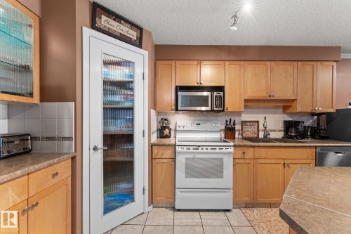 203 8909 100 Street, Edmonton, AB - Indoor Photo Showing Kitchen