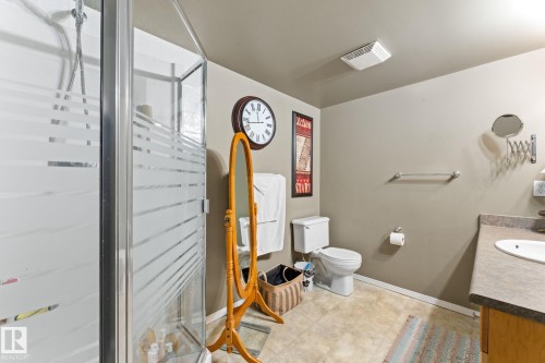 203 8909 100 Street, Edmonton, AB - Indoor Photo Showing Bathroom