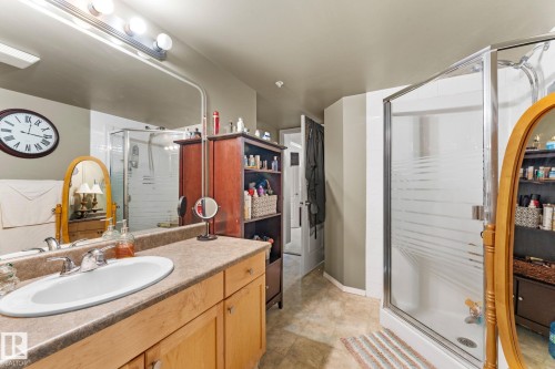 203 8909 100 Street, Edmonton, AB - Indoor Photo Showing Bathroom