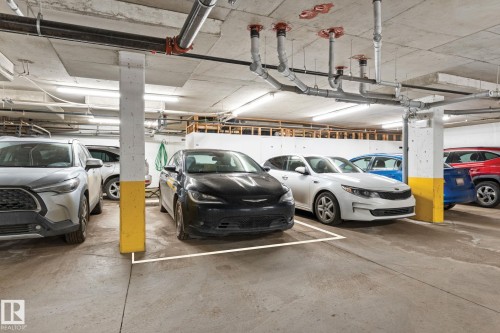 203 8909 100 Street, Edmonton, AB - Indoor Photo Showing Garage