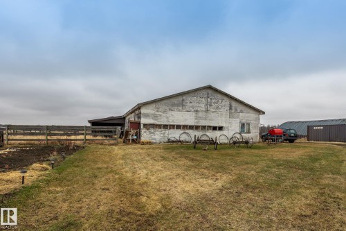 Barn structure featuring a gabled roof and white siding - 23127 Twp Rd 502, Rural Leduc County, AB - Outdoor