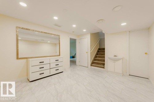 2144 37B Avenue, Edmonton, AB - Indoor