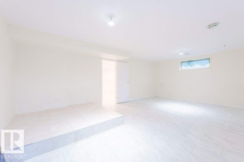 2144 37B Avenue, Edmonton, AB - Indoor