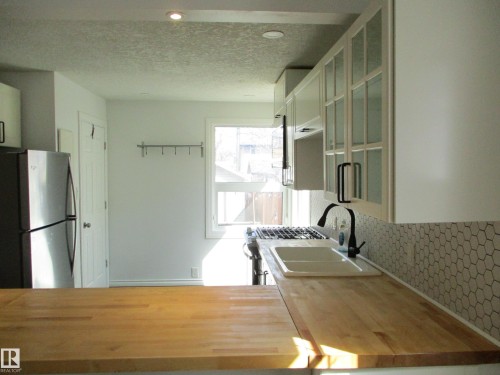 12115 64 Street Nw, Edmonton, AB - Indoor Photo Showing Kitchen