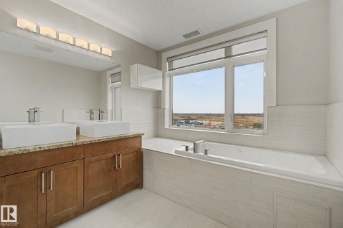 1225 5151 Windermere Boulevard, Edmonton, AB - Indoor Photo Showing Bathroom