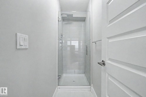 1225 5151 Windermere Boulevard, Edmonton, AB - Indoor Photo Showing Bathroom