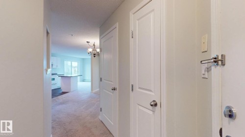 228 2305 35A Avenue, Edmonton, AB - Indoor Photo Showing Other Room