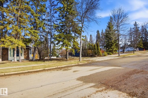 17 Belmont Drive, St. Albert, AB 