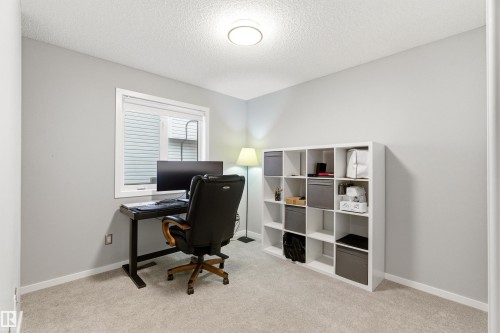 Neutral-toned room featuring a single window with blinds, light gray walls, and plush carpeting - 14755 131 Street Nw, Edmonton, AB - Indoor Photo Showing Office