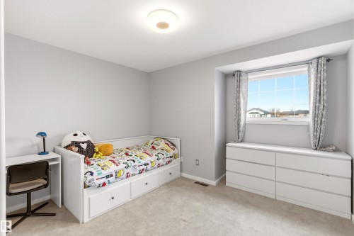 Recessed window with a built-in white dresser, light gray painted walls, and light-colored carpet - 14755 131 Street Nw, Edmonton, AB - Indoor Photo Showing Bedroom
