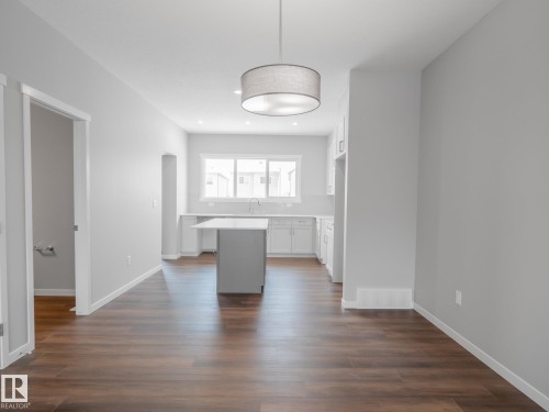 1040 14 Avenue, Edmonton, AB - Indoor Photo Showing Other Room