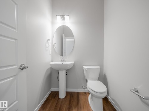 1040 14 Avenue, Edmonton, AB - Indoor Photo Showing Bathroom