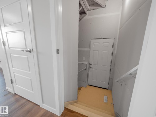 1040 14 Avenue, Edmonton, AB - Indoor Photo Showing Other Room