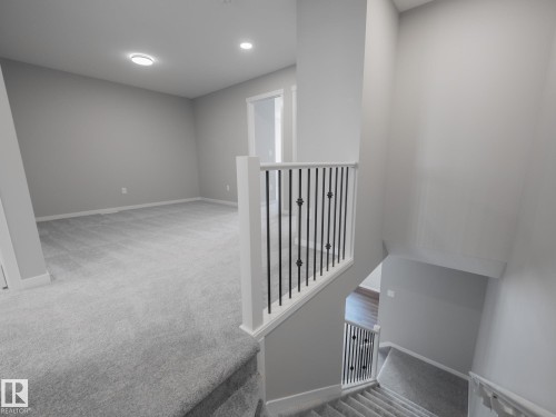 1040 14 Avenue, Edmonton, AB - Indoor Photo Showing Other Room