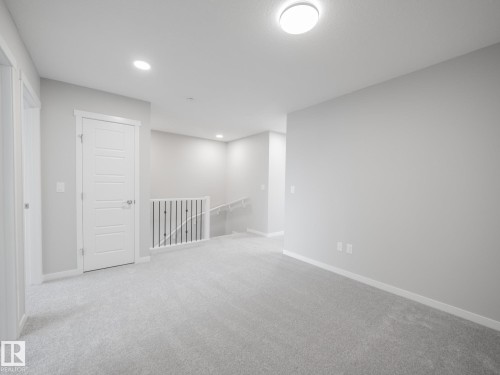 1040 14 Avenue, Edmonton, AB - Indoor Photo Showing Other Room