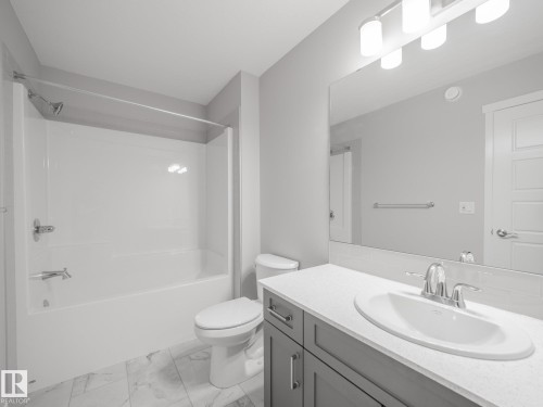 1040 14 Avenue, Edmonton, AB - Indoor Photo Showing Bathroom