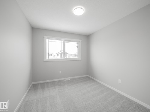 1040 14 Avenue, Edmonton, AB - Indoor Photo Showing Other Room