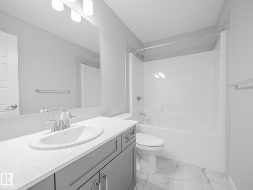 1040 14 Avenue, Edmonton, AB - Indoor Photo Showing Bathroom