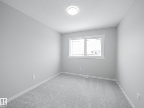 1040 14 Avenue, Edmonton, AB - Indoor Photo Showing Other Room