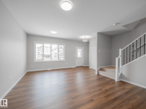 1040 14 Avenue, Edmonton, AB - Indoor Photo Showing Other Room