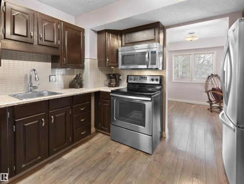 12335 25 Avenue, Edmonton, AB - Indoor Photo Showing Kitchen