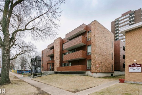 Mid-rise building featuring brick and wood-panel exterior - 303 10026 112 Street, Edmonton, AB - Outdoor