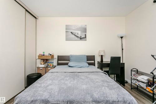 Bedroom featuring light-toned walls and wood-finish flooring - 303 10026 112 Street, Edmonton, AB - Indoor Photo Showing Bedroom