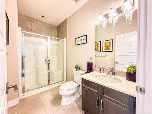 9004 24 Avenue, Edmonton, AB - Indoor Photo Showing Bathroom