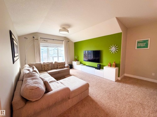9004 24 Avenue, Edmonton, AB - Indoor Photo Showing Living Room